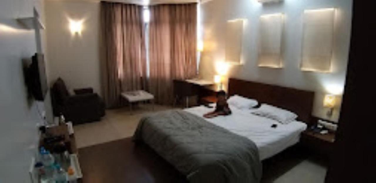 Hotel Maratha Residency,Ratnāgiri エクステリア 写真